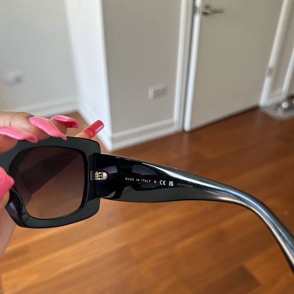 Chanel rectangle Sunglasses, acetate, black & gold. Excellent condition. - Picture 10 of 11